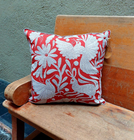 Cojín Otomí Bordado Flora y Fauna