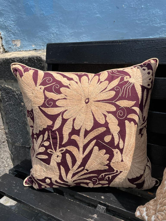 Cojín Otomí Bordado Flora y Fauna