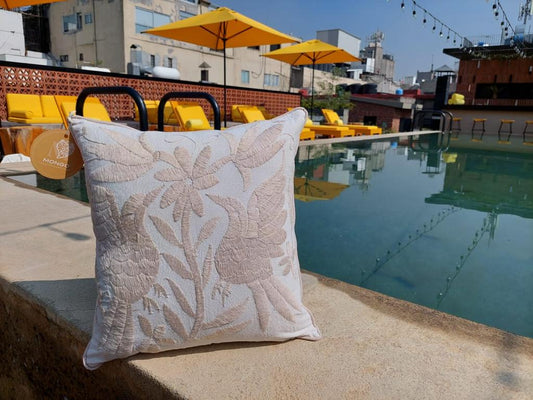 Cojín Otomí Bordado Flora y Fauna