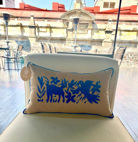 Cojín Otomí Lumbar Bordado Flora y Fauna