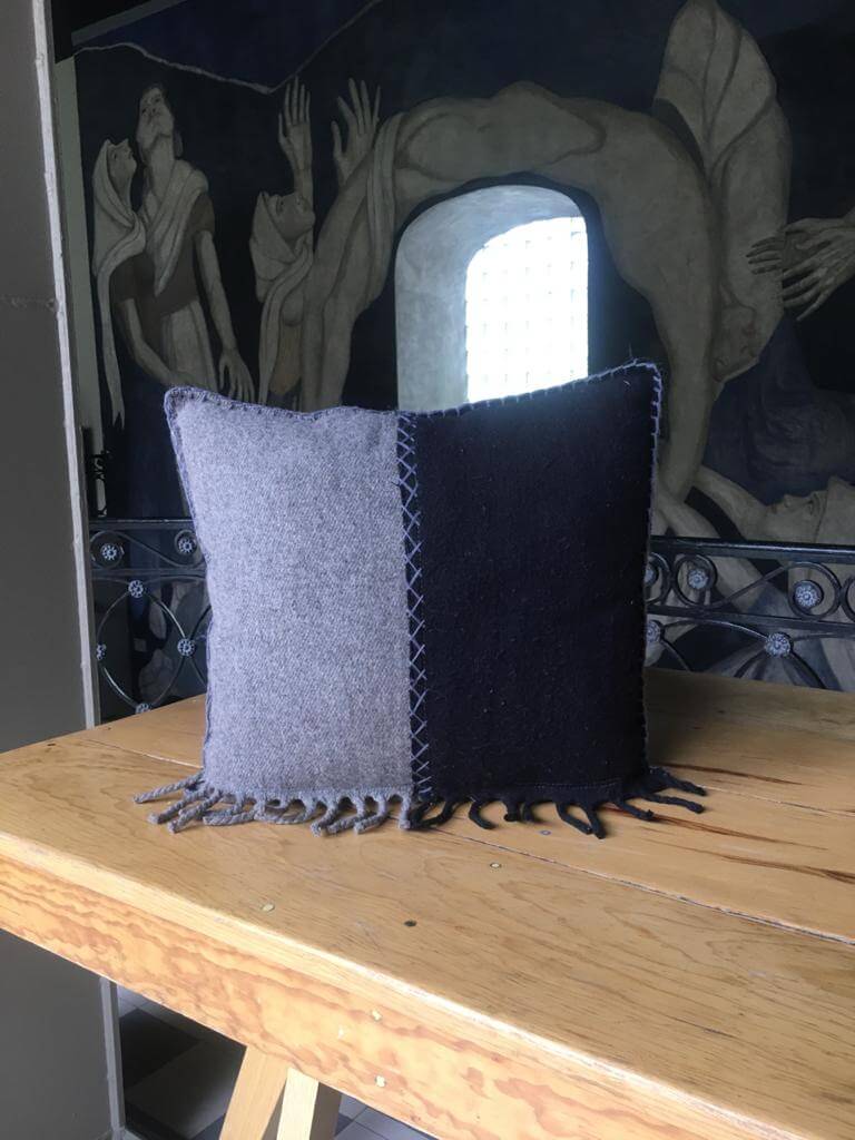 Cojín Lana Bicolor con Fleco