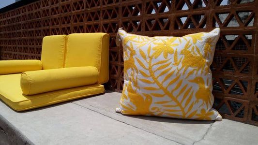 Cojín Otomí Bordado Flora y Fauna