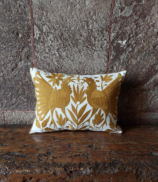 Cojín Otomí Bordado Flora y Fauna