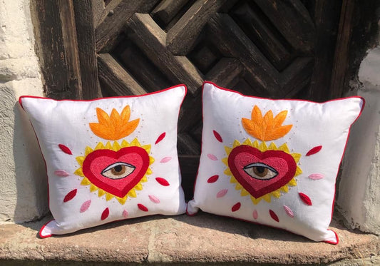 Cojín Mazahua Corazón Coronado