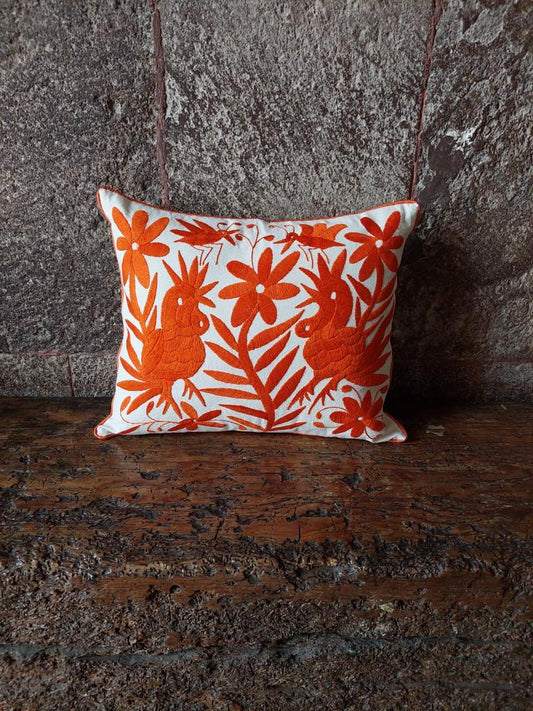 Cojín Otomí Bordado Flora y Fauna