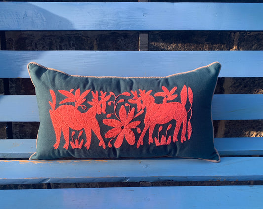 Cojín Otomí Lumbar Bordado Flora y Fauna