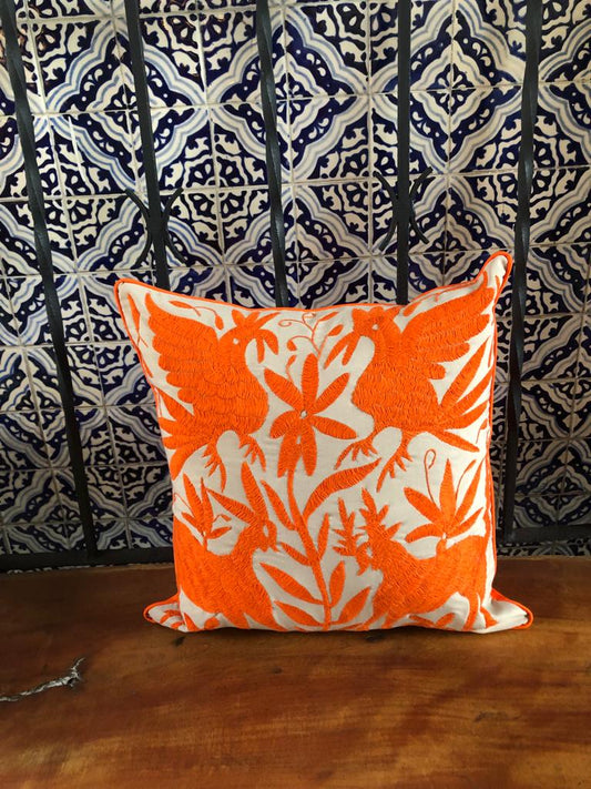 Cojín Otomí Bordado Flora y Fauna