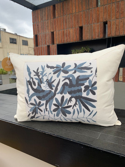 Cojín Otomí Bordado Flora y Fauna